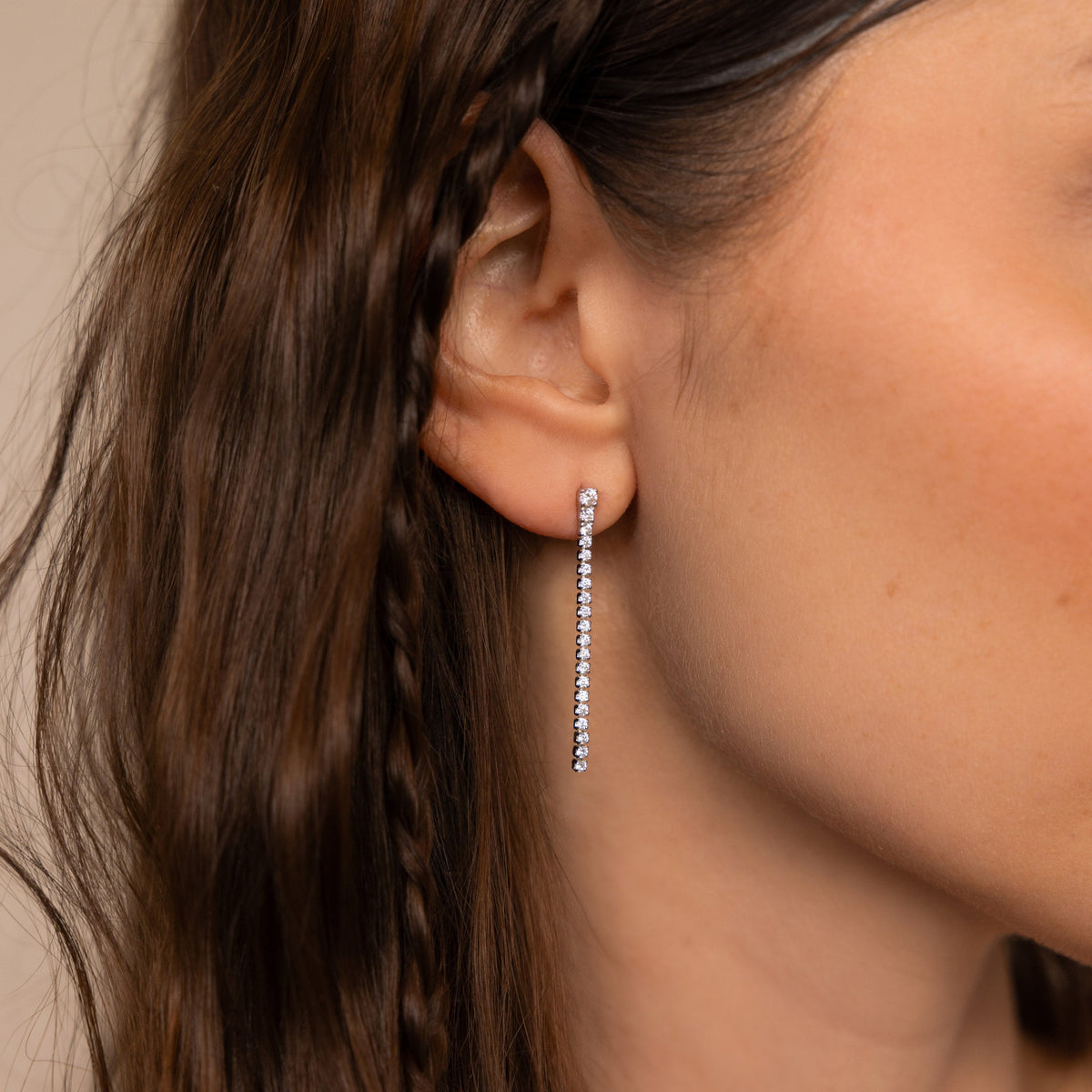 Brincos de tênis com pingente de diamante