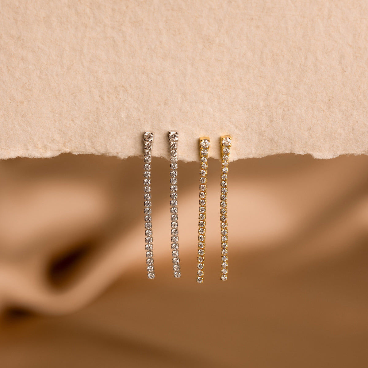 Brincos de tênis com pingente de diamante