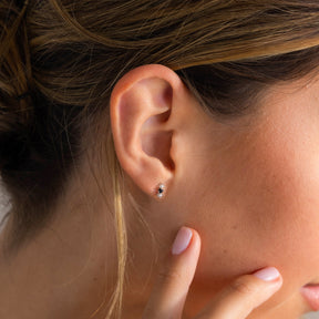 Pequenos brincos de pérolas de ônix