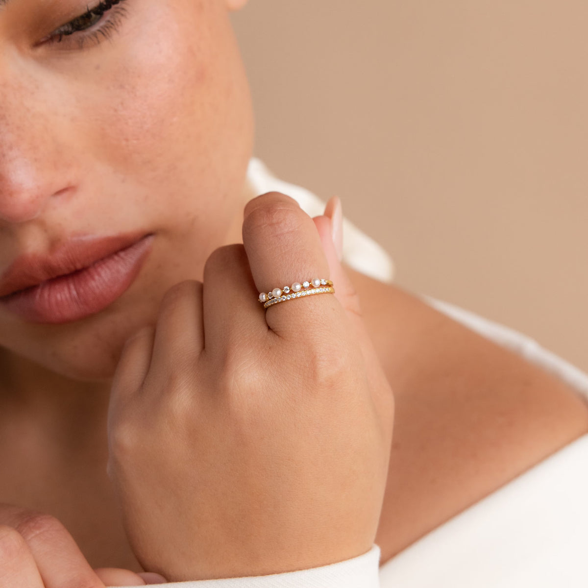 Conjunto de anéis empilháveis de pérolas Pave