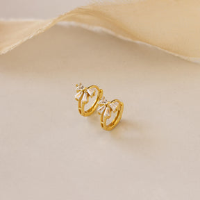 Brincos com laço de fita de diamante