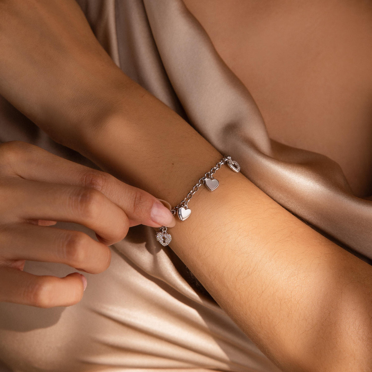 Pulseira com pingente de coração