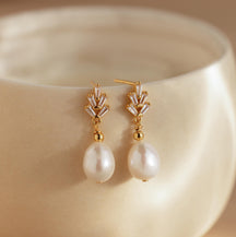 Brincos de pérola e diamante