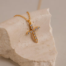 Colar Cruzado Pave