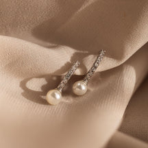 Brincos Pave Pearl Huggies