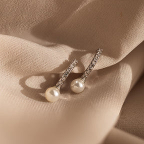 Brincos Pave Pearl Huggies