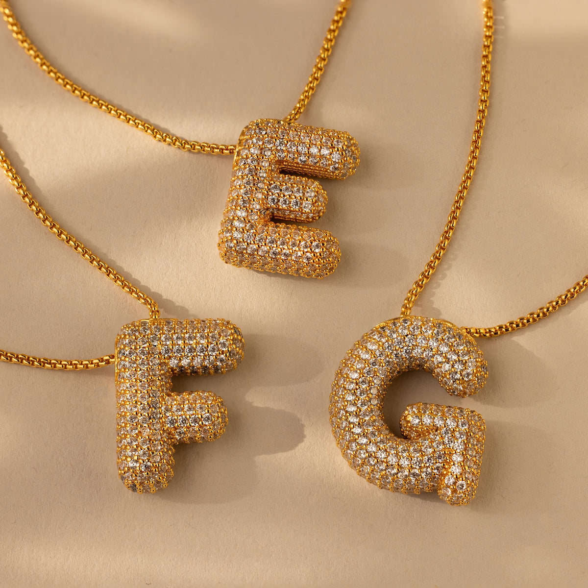 Colar de letras Pave Puff