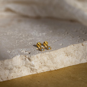 Brincos com pedras geométricas de nascimento