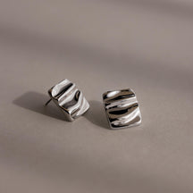Brincos Tachas quadradas onduladas ousadas