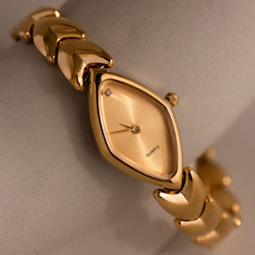 Relógio oval geométrico